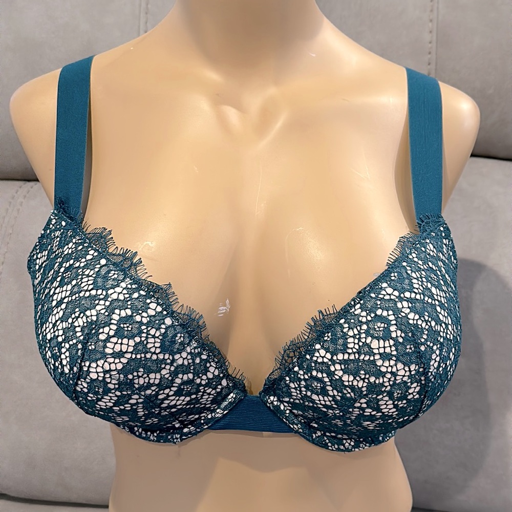 Victoria’s Secret Very Sexy Push Up Bra NWOT!